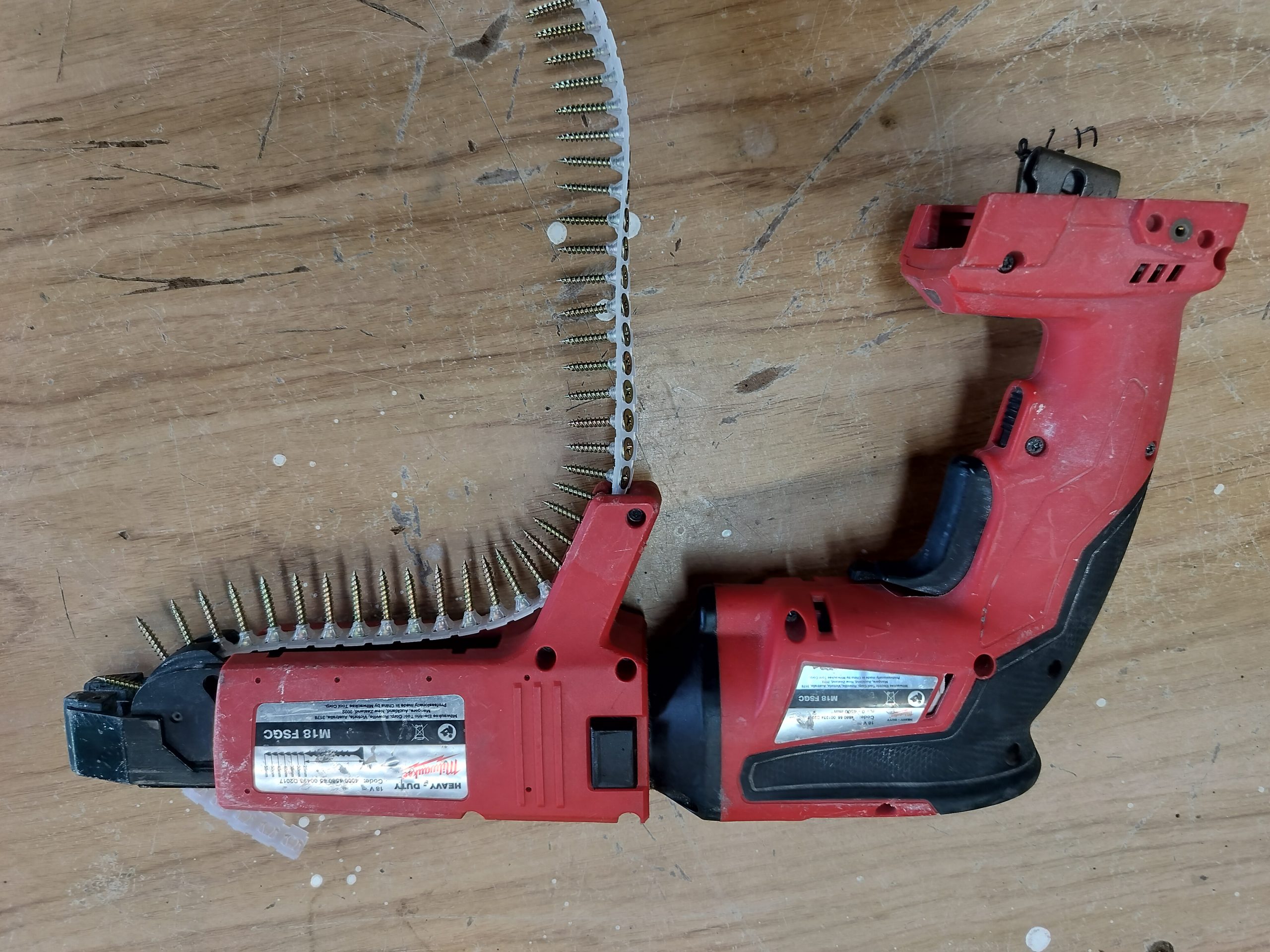 Milwaukee M18 FUELâ„¢ Drywall Screw Gun w/ Collated Attachment - Image 5