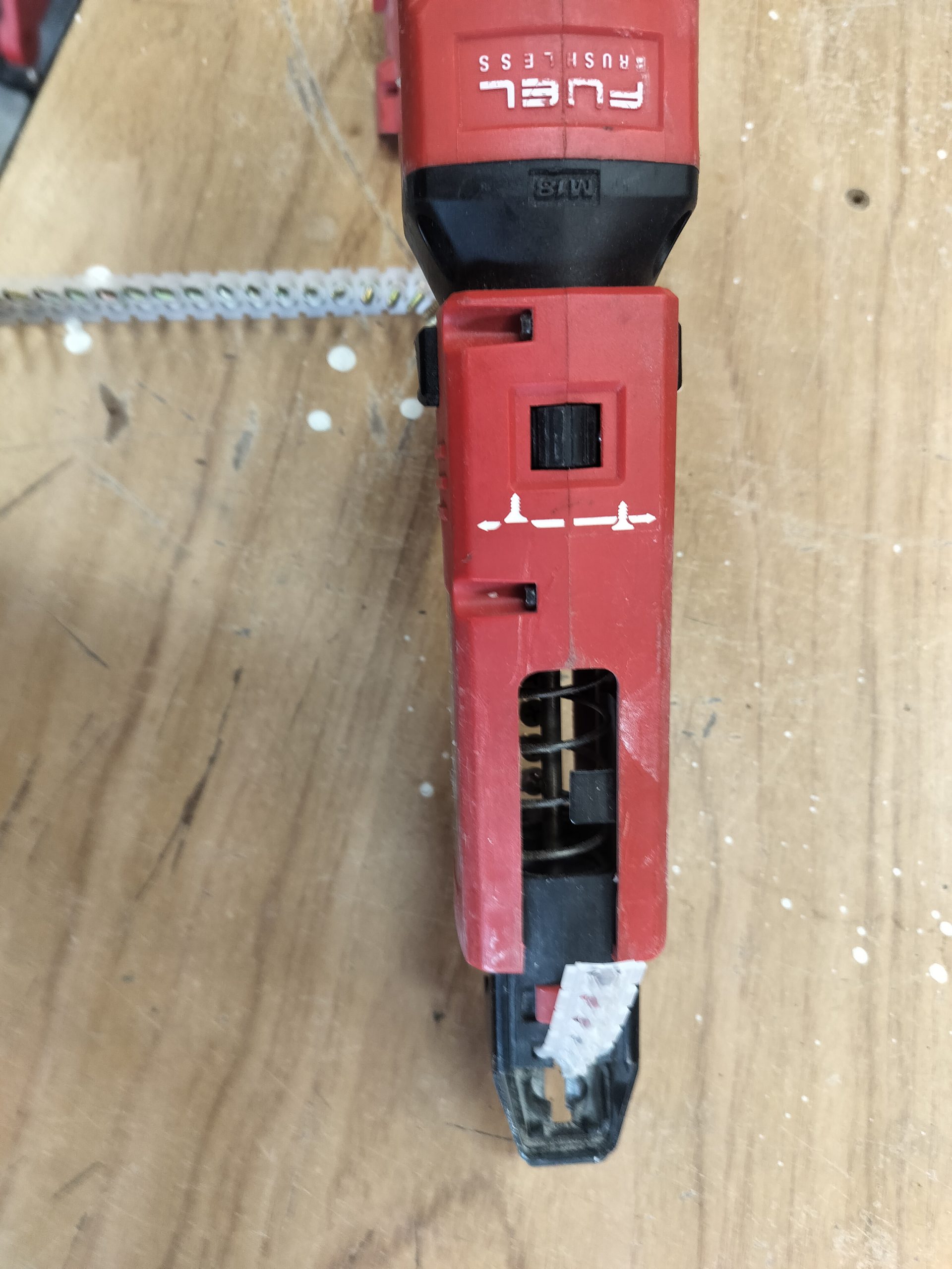 Milwaukee M18 FUELâ„¢ Drywall Screw Gun w/ Collated Attachment - Image 2