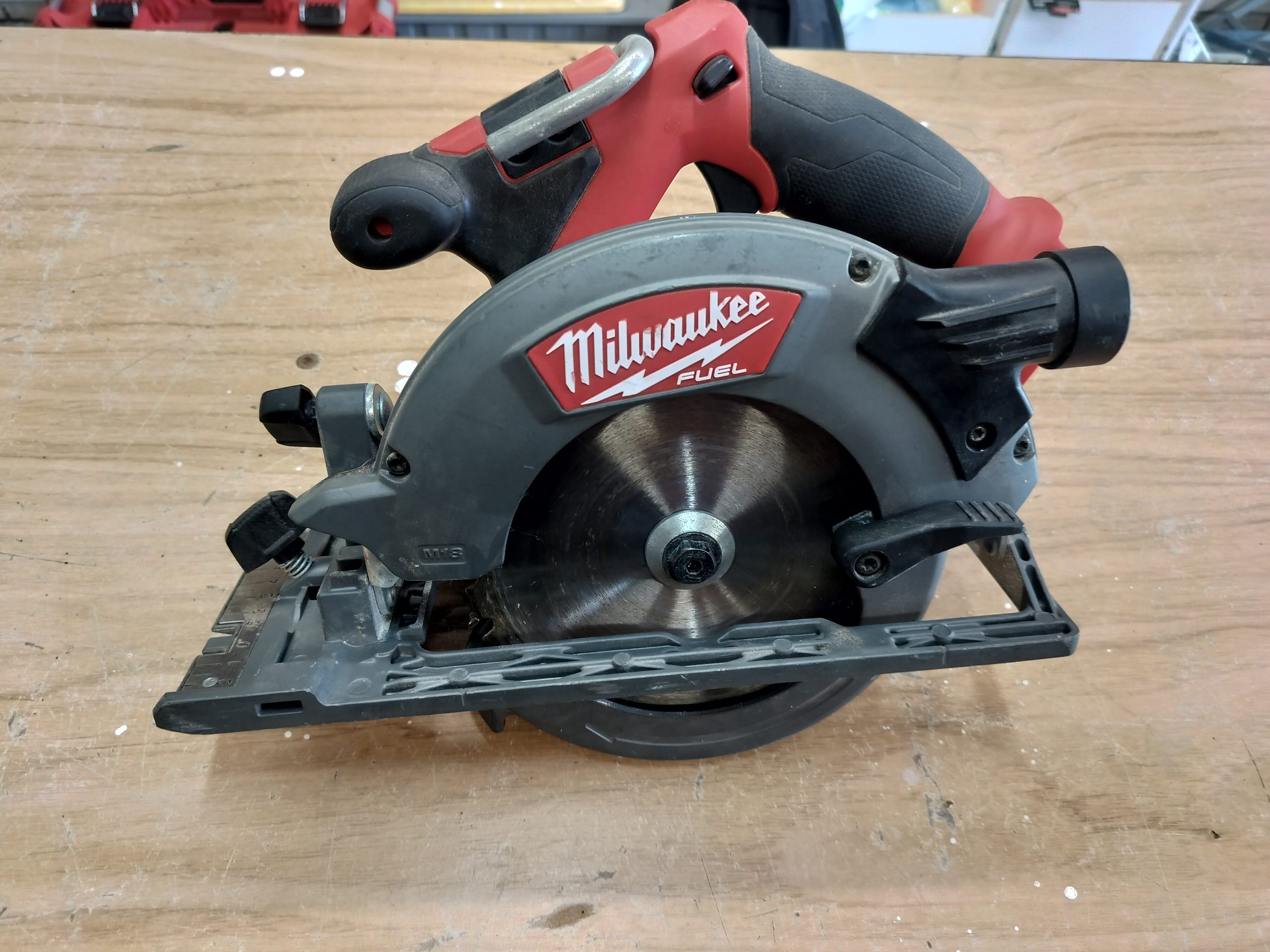 MILWAUKEE 18V 165mm FUELâ„¢ Circular Saw Skin M18CCS55-0