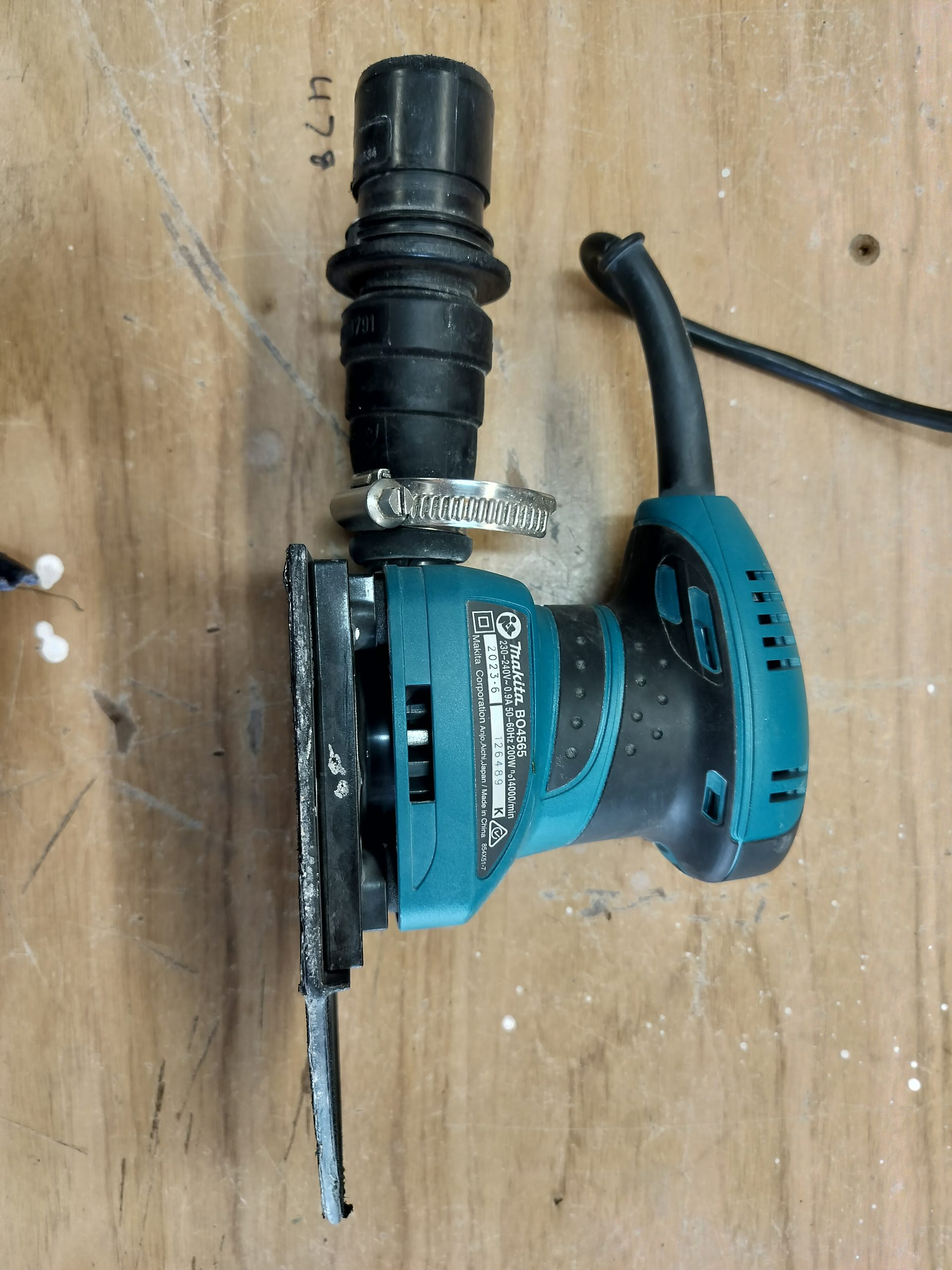 MAKITA 200W 1/4inch Sander Palm Sheet BO4565K - Image 6