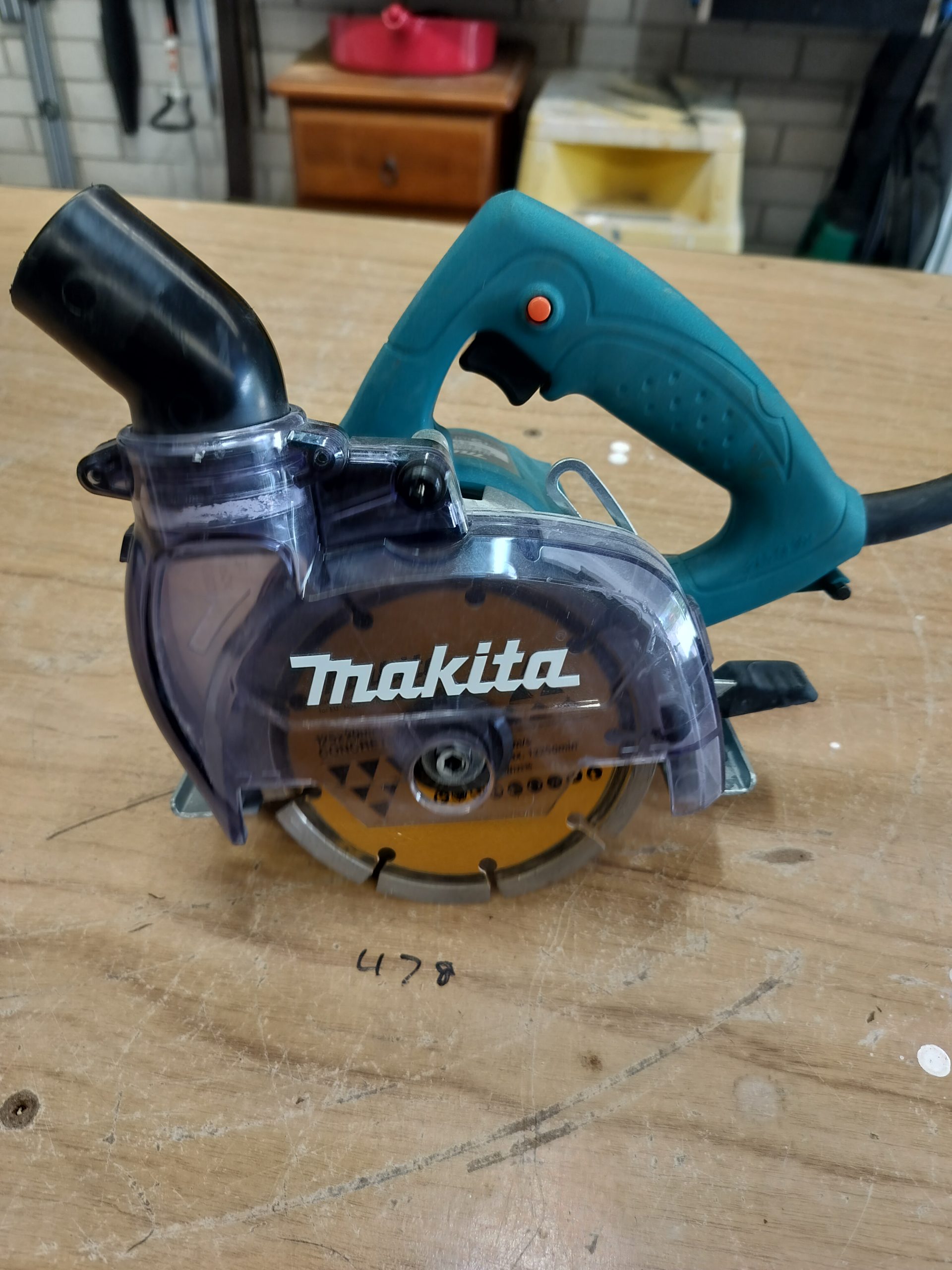 Makita 4100KB 1400W 125mm (5") Dustless Dry Diamond Cutter Saw