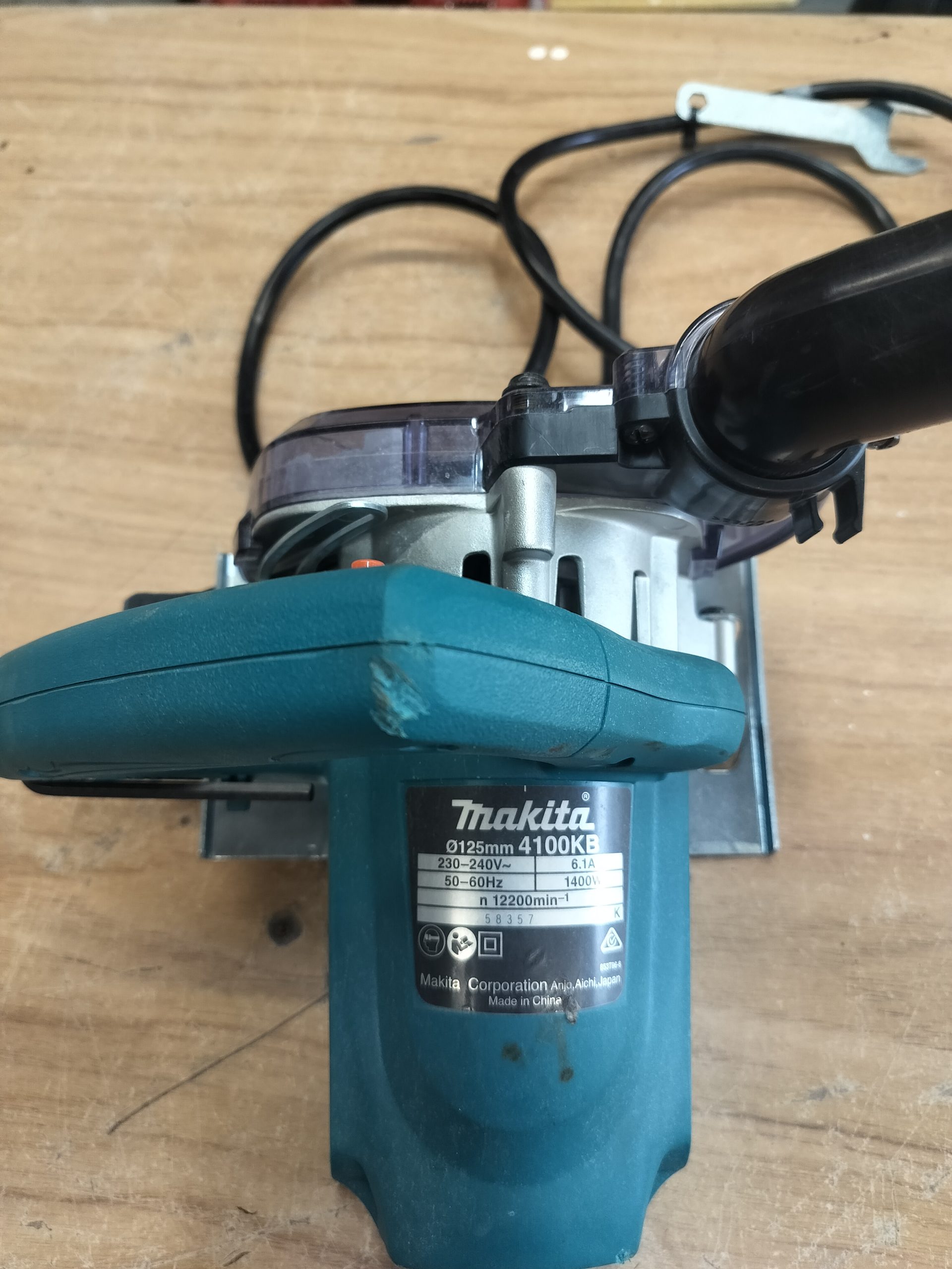 Makita 4100KB 1400W 125mm (5") Dustless Dry Diamond Cutter Saw - Image 2