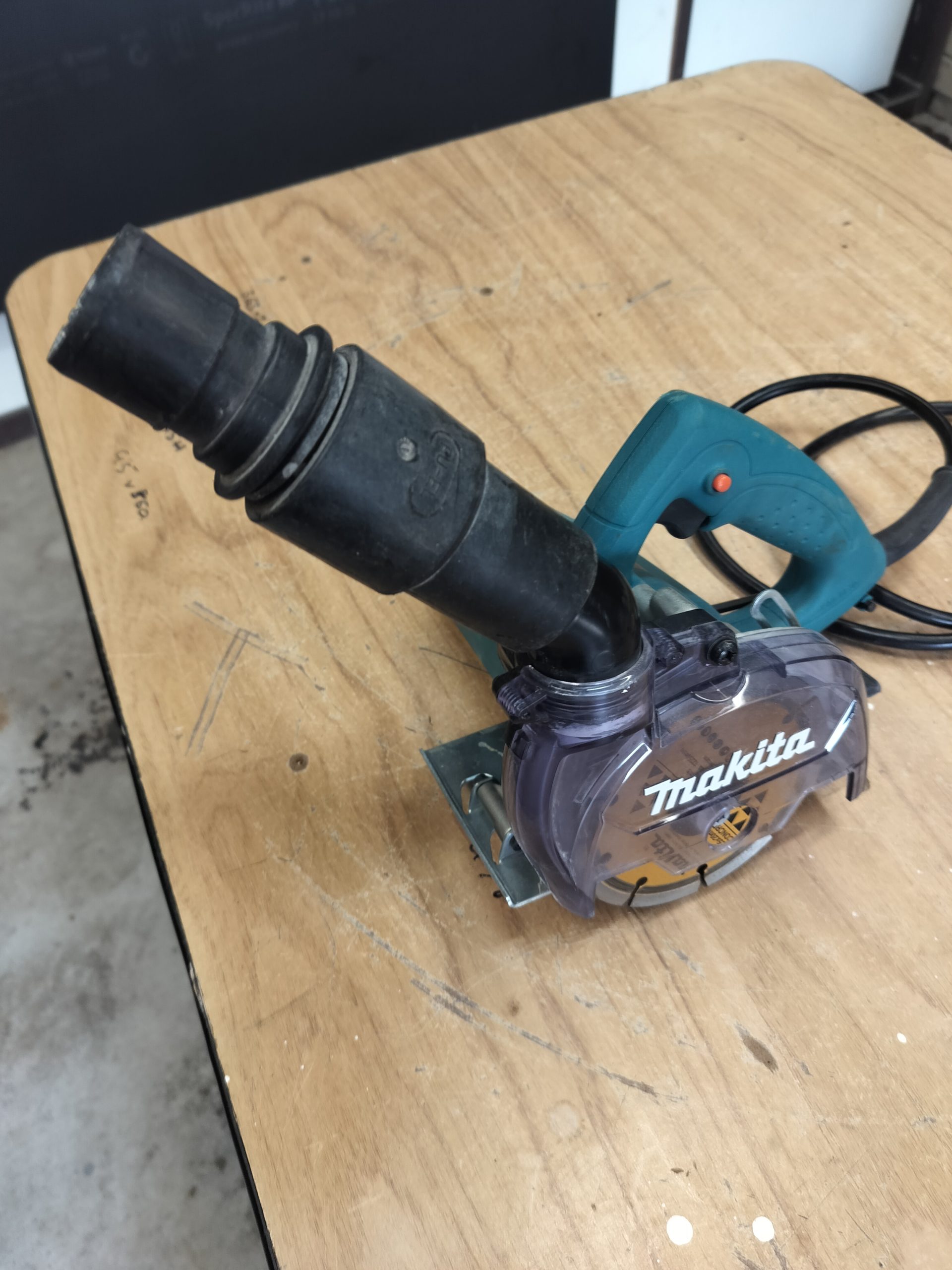 Makita 4100KB 1400W 125mm (5") Dustless Dry Diamond Cutter Saw - Image 5