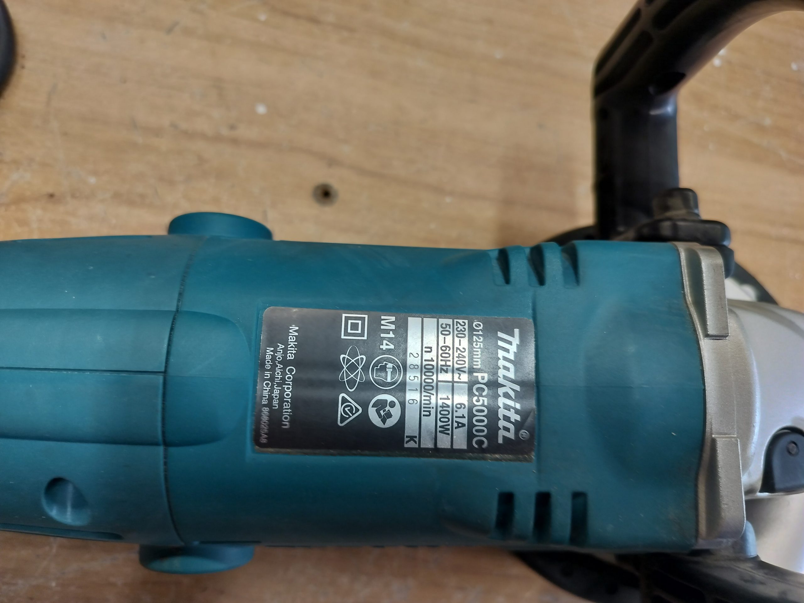 Makita PC5000C 125mm (5") Concrete Planer - Image 8