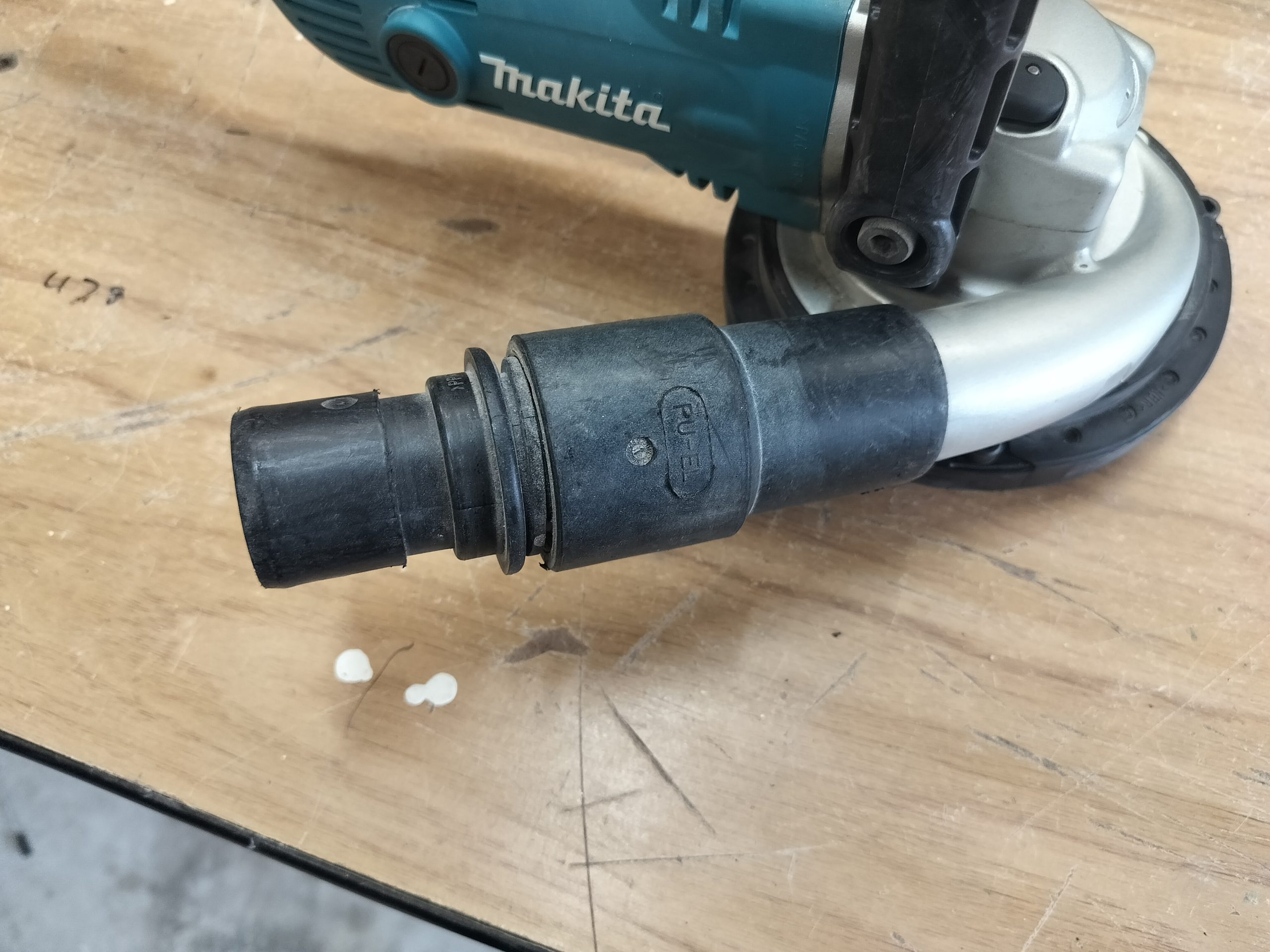 Makita PC5000C 125mm (5") Concrete Planer - Image 4