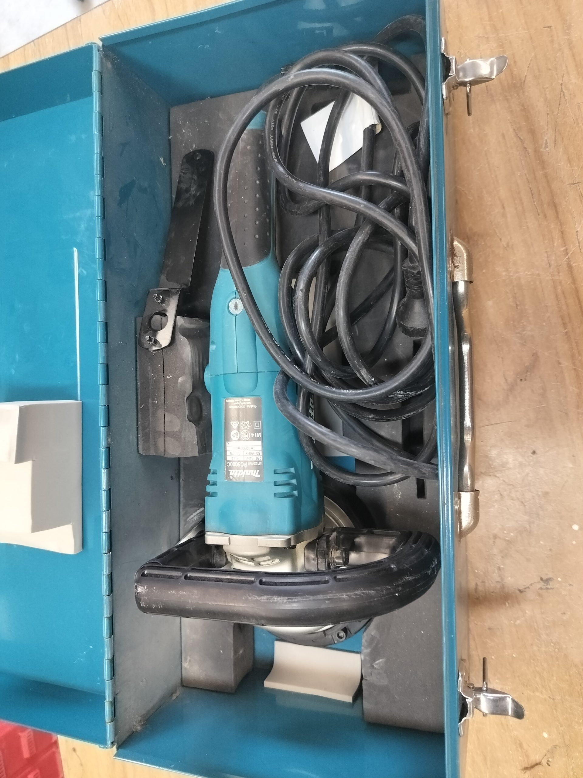 Makita PC5000C 125mm (5") Concrete Planer - Image 3