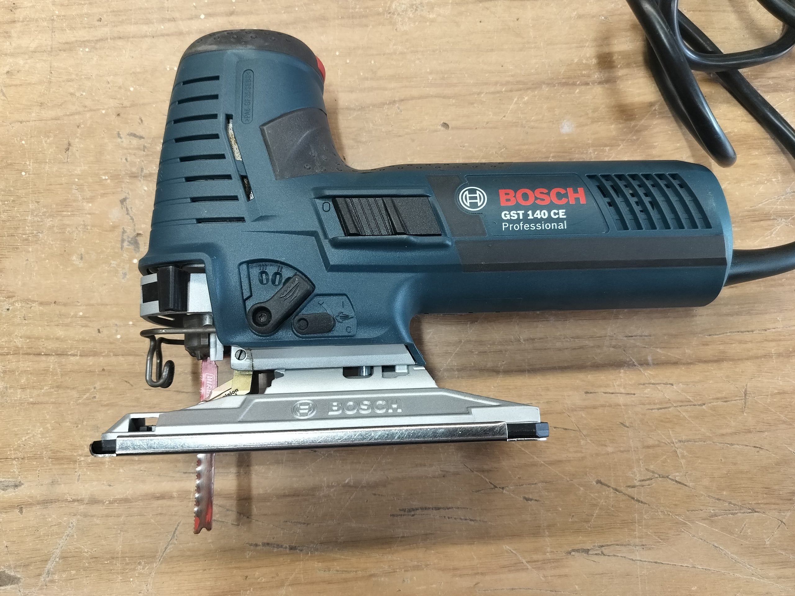 Bosch 140mm 720w Jigsaw - GST 140 CE