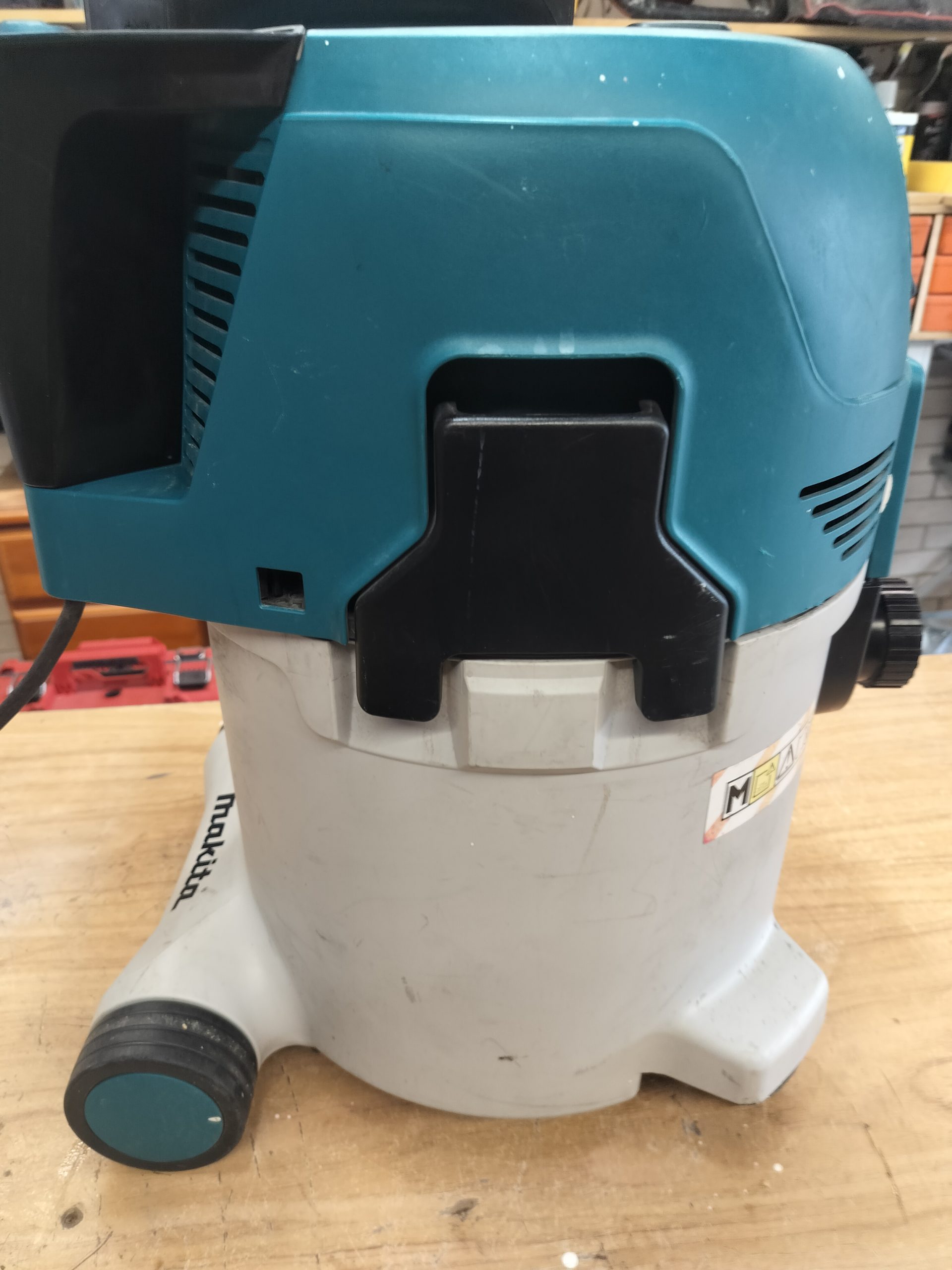 Makita M Class Dust Extractor 1500W VC3012M - Image 10