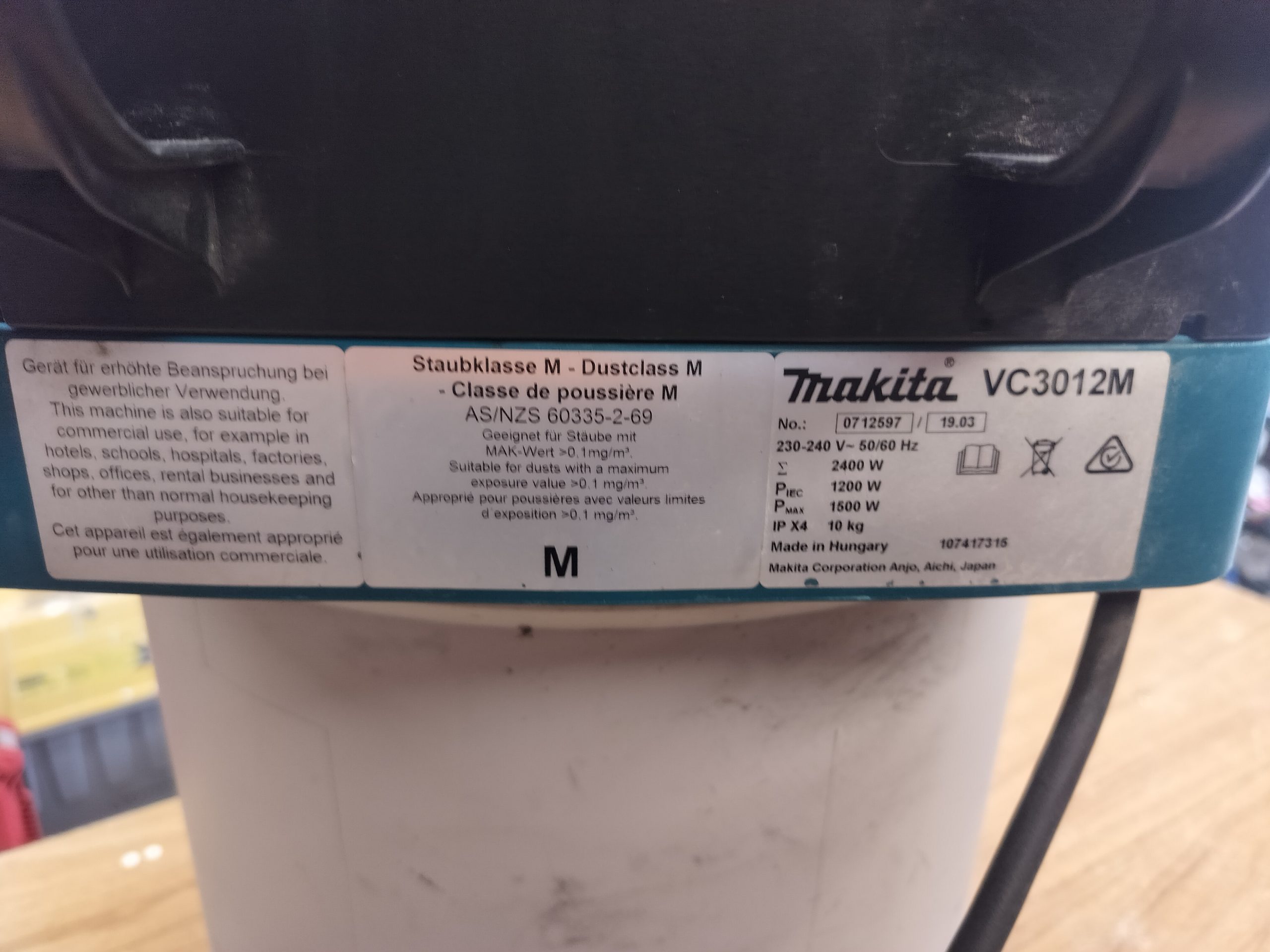 Makita M Class Dust Extractor 1500W VC3012M - Image 9
