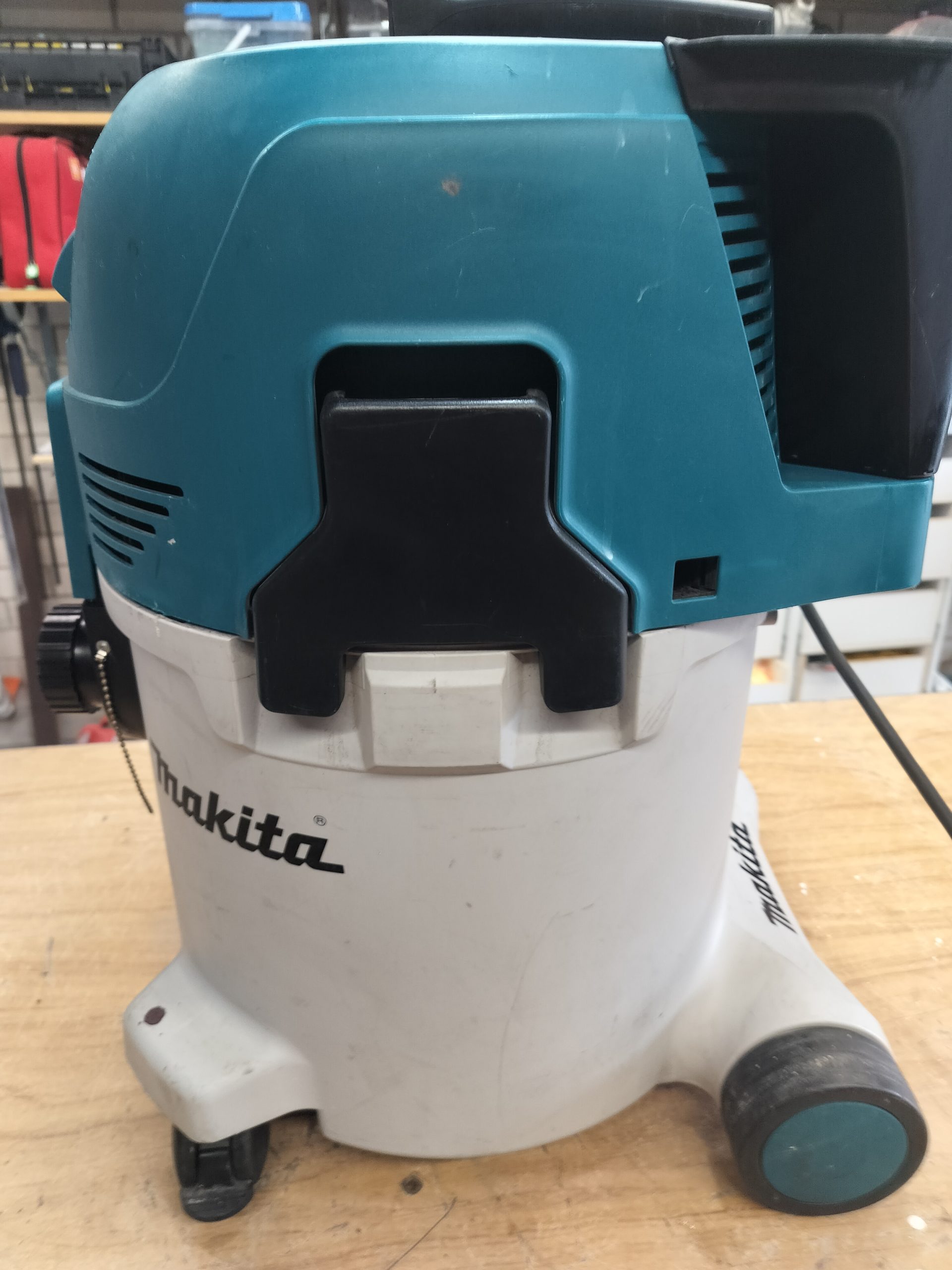Makita M Class Dust Extractor 1500W VC3012M - Image 7