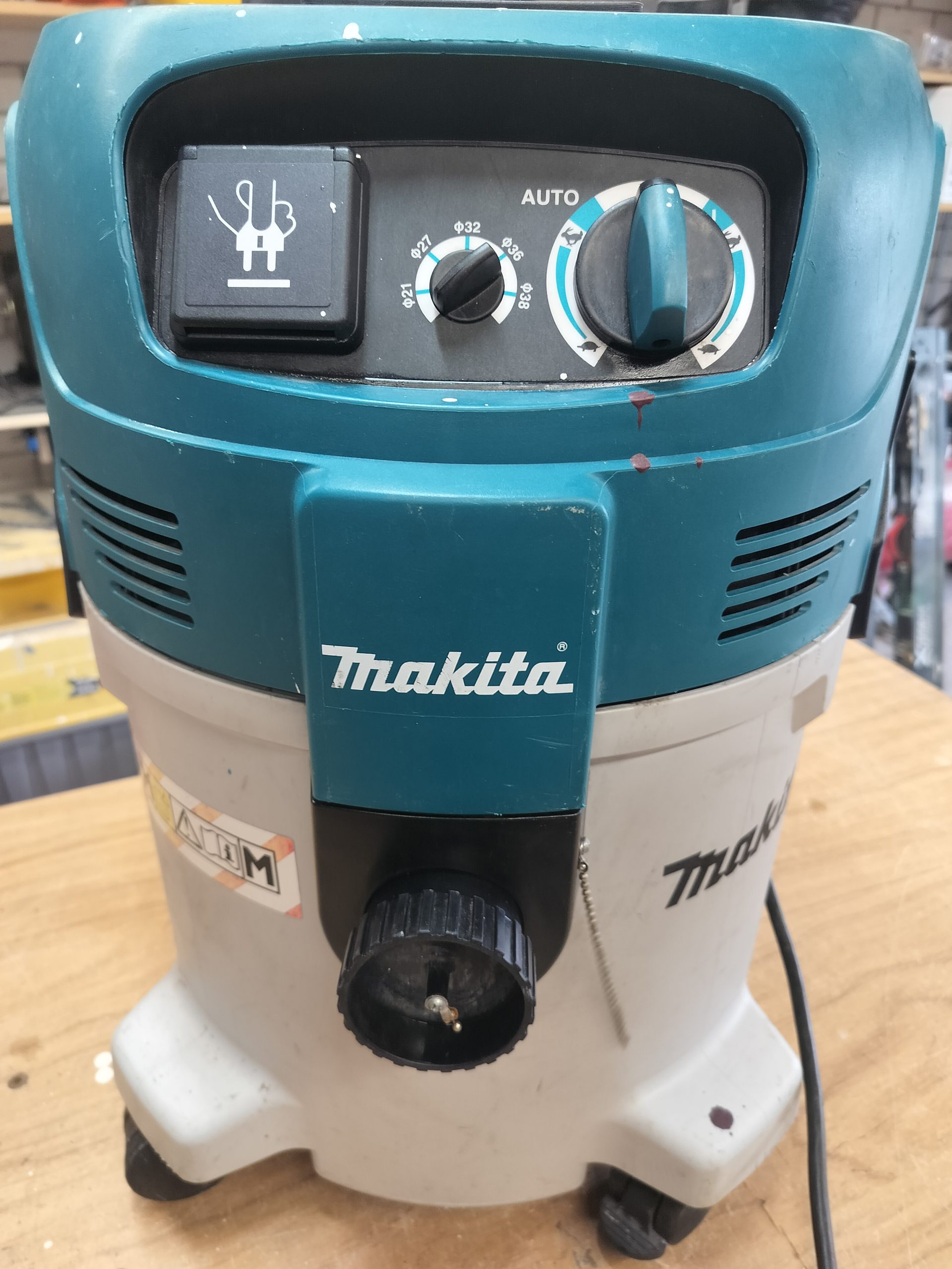 Makita M Class Dust Extractor 1500W VC3012M