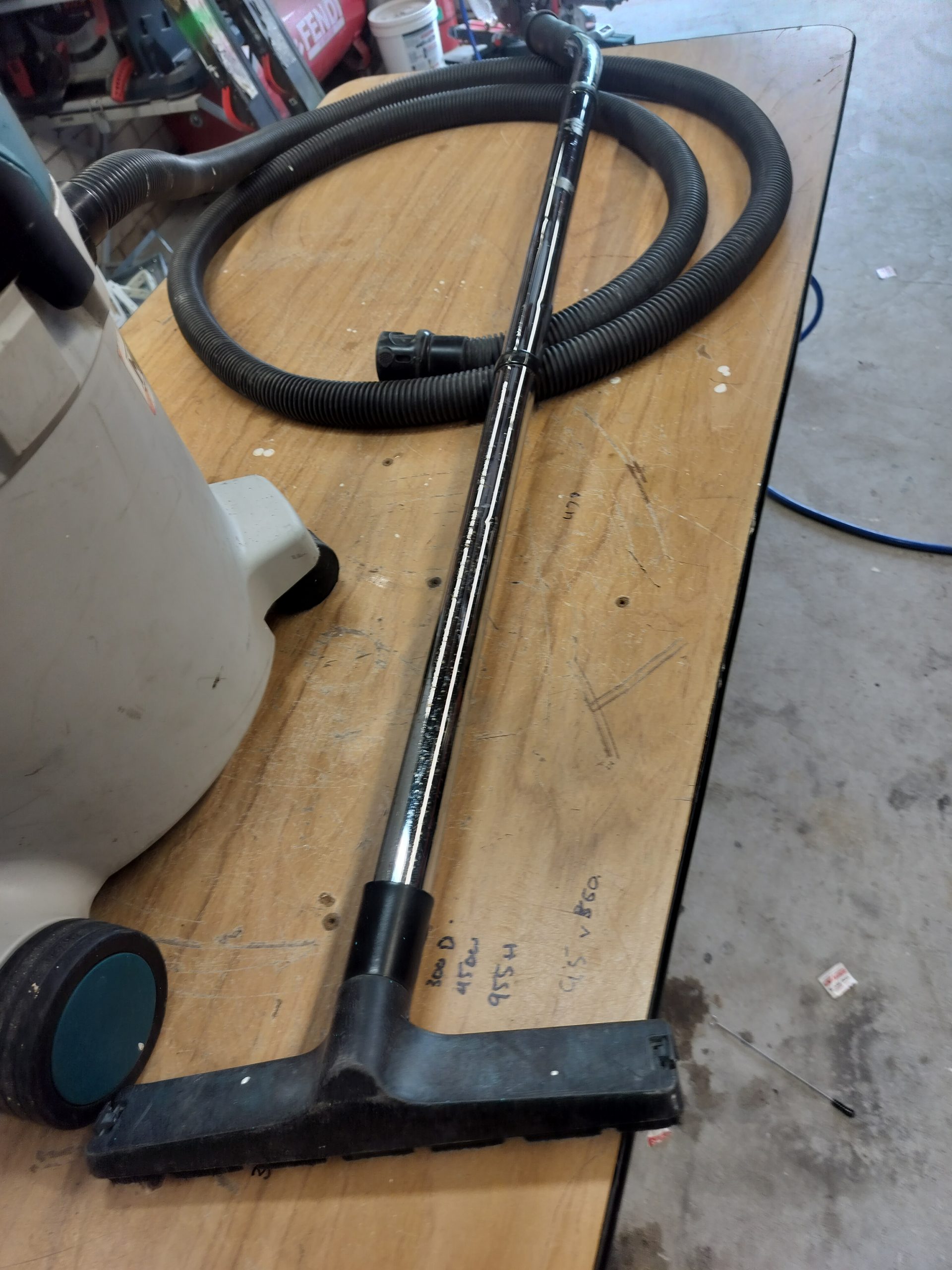 Makita M Class Dust Extractor 1500W VC3012M - Image 3