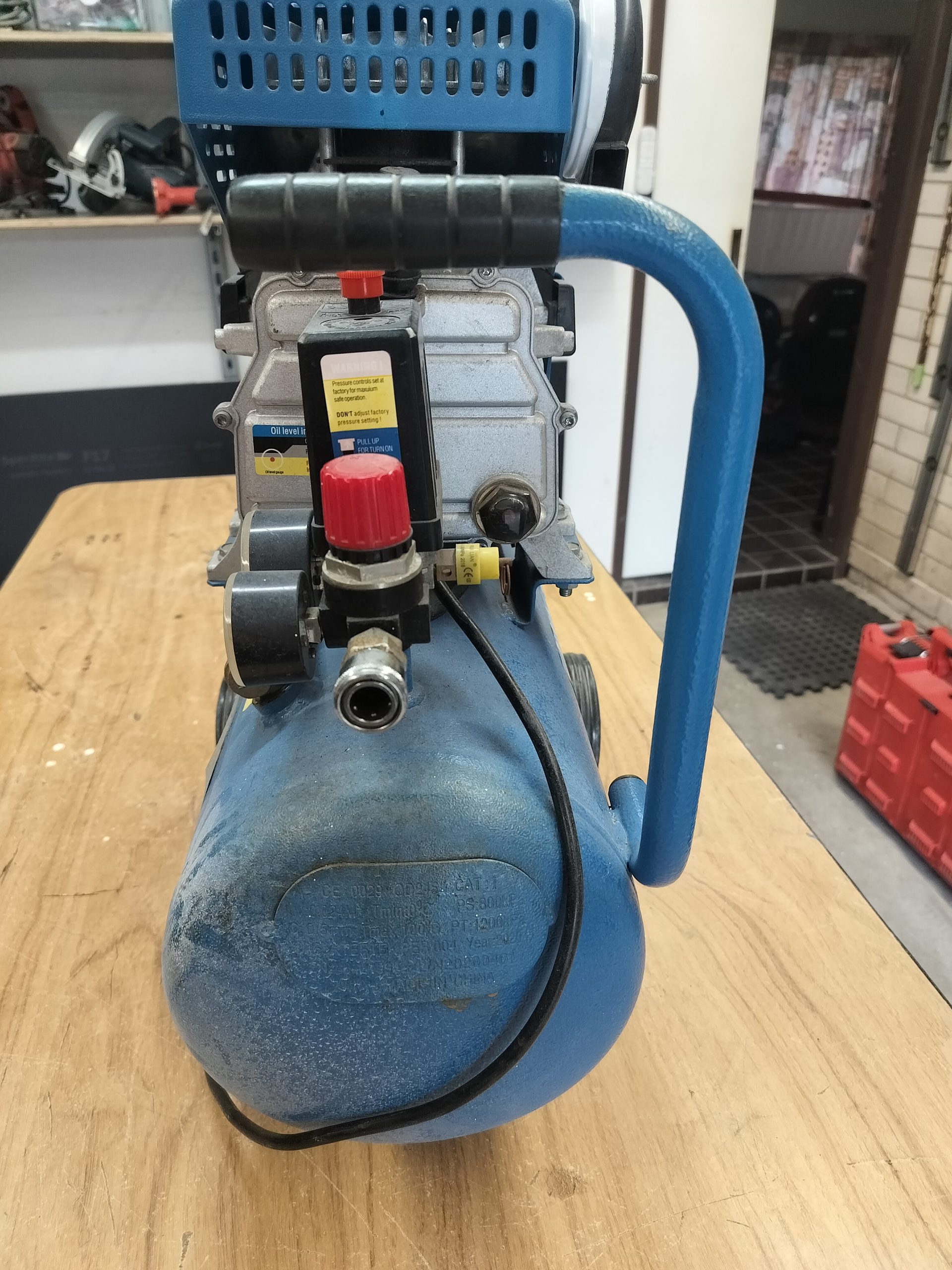 Lincoln L224 24L 2HP Direct Drive Air Compressor - Image 4