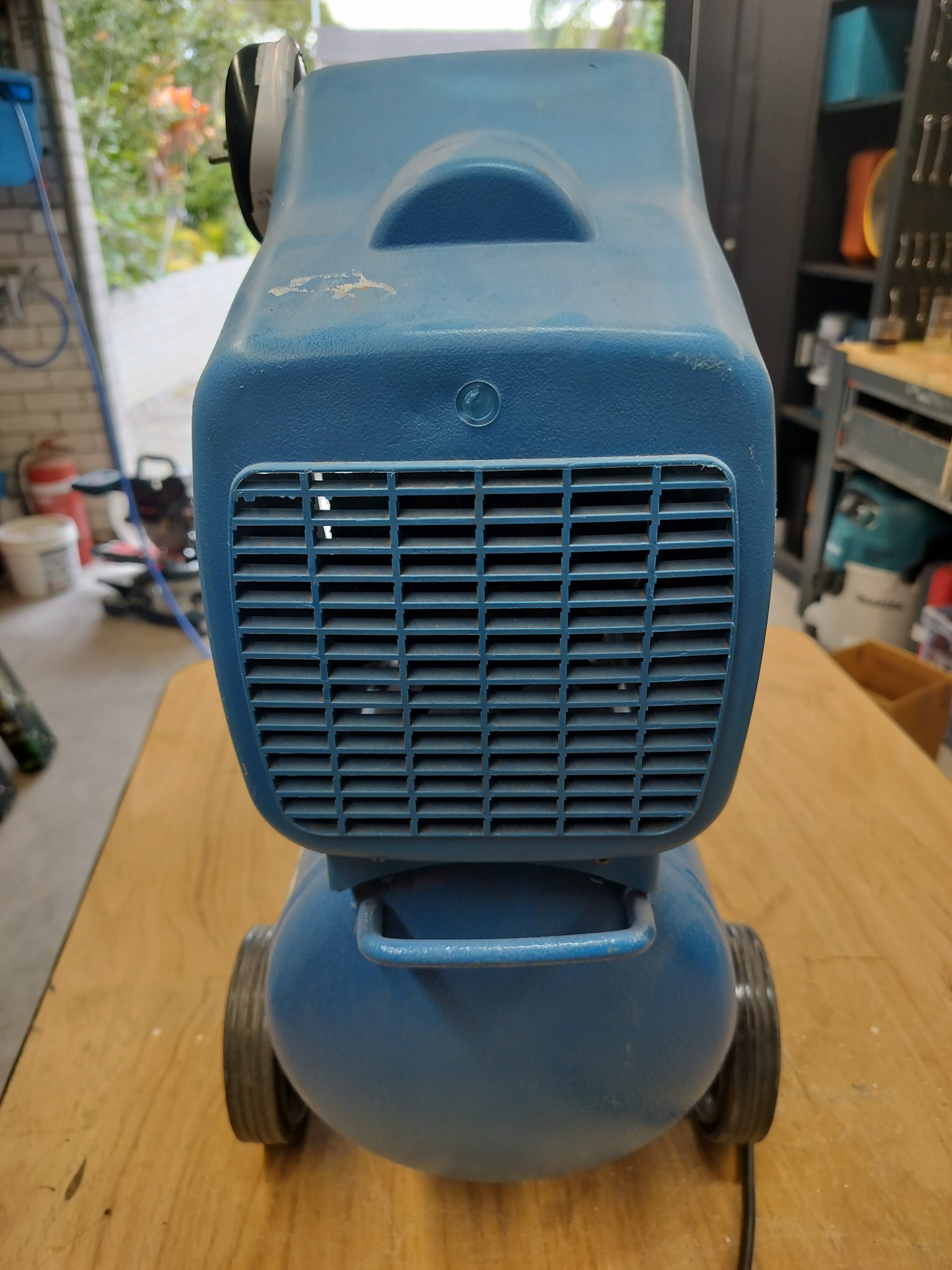 Lincoln L224 24L 2HP Direct Drive Air Compressor - Image 2