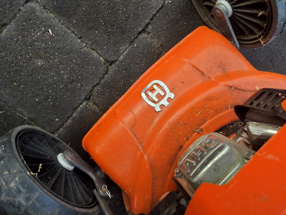 Husqvarna LC 118 Petrol Lawn Mower - Image 6