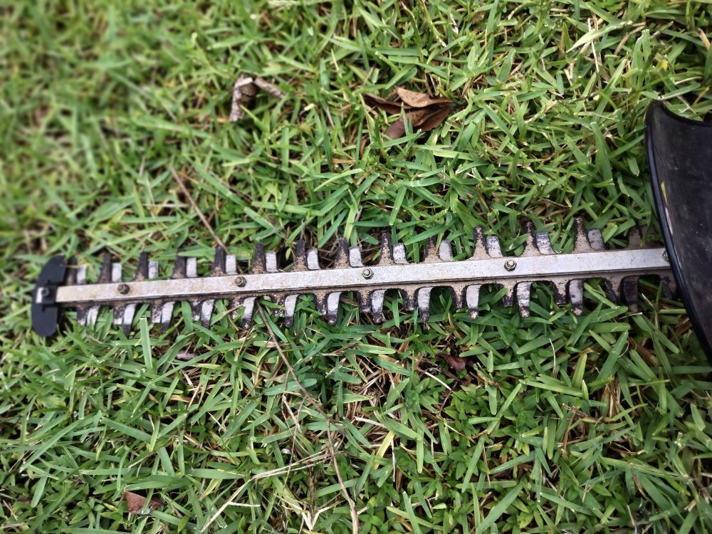 Makita UH5570 550mm Electric Hedge Trimmer - Image 4